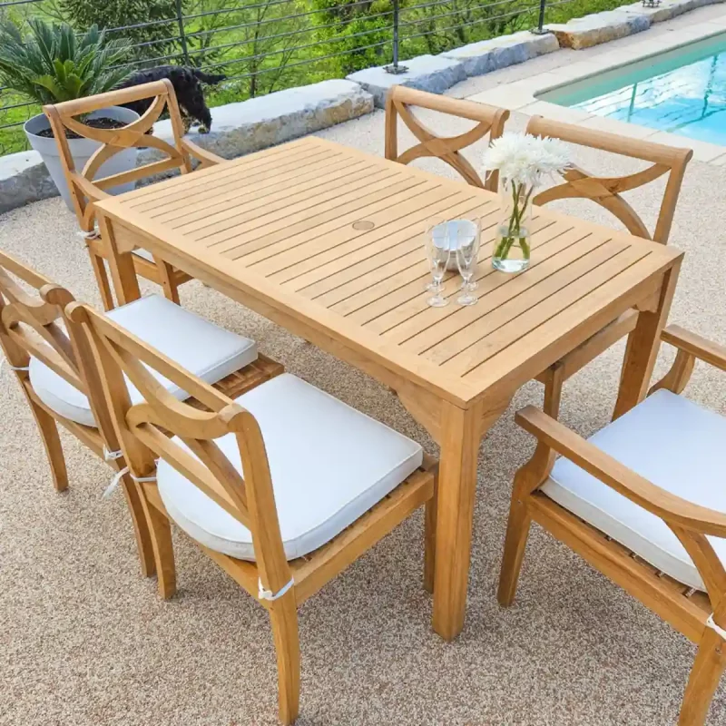 petite table de jardin 4 à 6 personnes en bois de teck