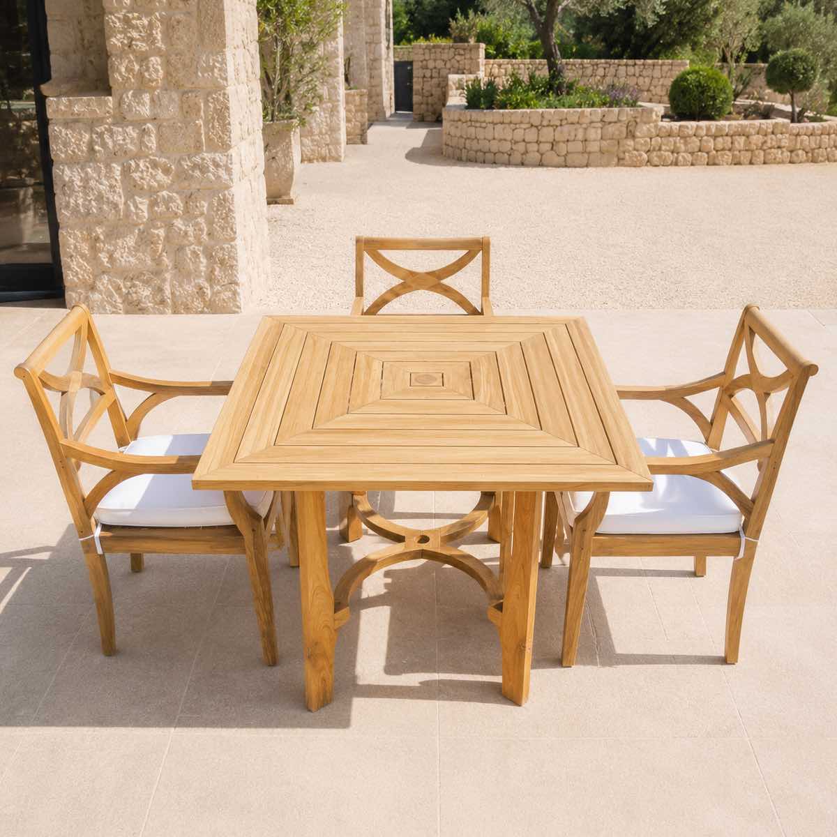 table de jardin en teck carrée