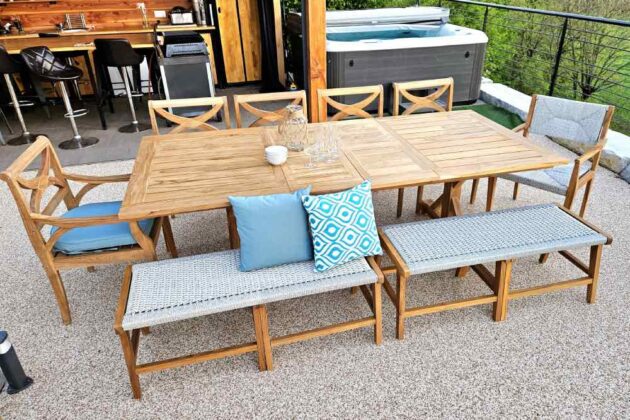 table de jardin extensible en bois de teck avec banc extérieur et chaises grises pour 8 à 10 personnes