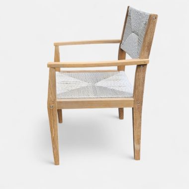 chaise-de-jardin-grise-minimaliste