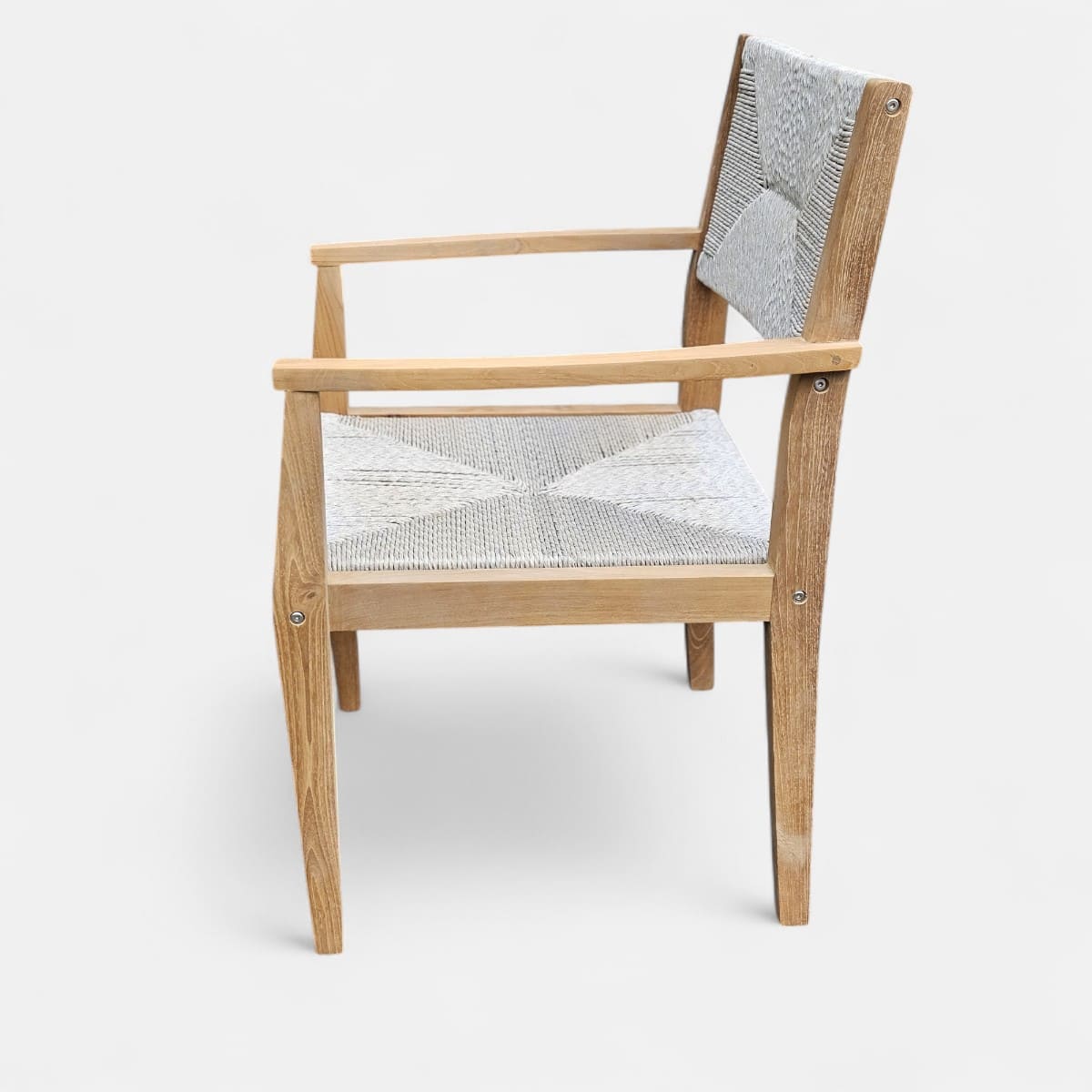 chaise-de-jardin-grise-minimaliste